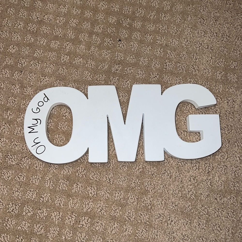 OMG sign!! So cute to hang up in your room or to put on your shelves!